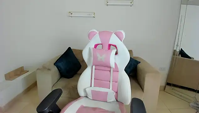 april smiith online show from January 2026 12:21:02 PM