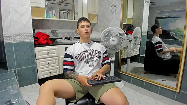 Snapshot of Thomas_moon chatting on September 2025 12:49:02 PM Thomas moon online show from September 2025 12:49:02 PM