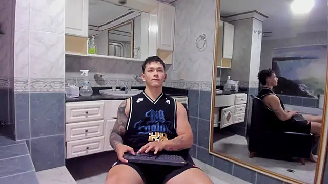 Snapshot of Thomas_moon chatting on September 2025 12:29:01 PM Thomas moon online show from September 2025 12:29:01 PM