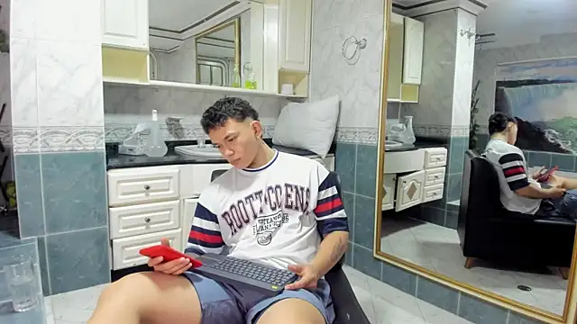 Snapshot of Thomas_moon chatting on September 2025 12:19:01 PM Thomas moon online show from September 2025 12:19:01 PM