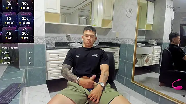 Snapshot of Thomas_moon chatting on October 2025 12:35:01 PM Thomas moon online show from October 2025 12:35:01 PM