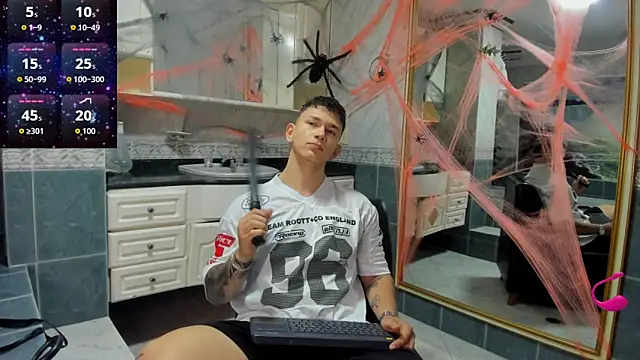 Snapshot of Thomas_moon chatting on October 2025 11:52:01 AM Thomas moon online show from October 2025 11:52:01 AM