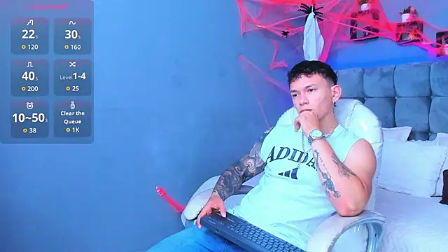 Snapshot of Thomas_moon chatting on October 2025 11:53:01 AM Thomas moon online show from October 2025 11:53:01 AM