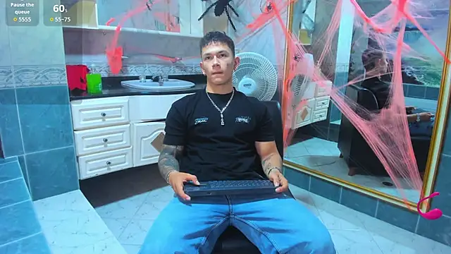 Snapshot of Thomas_moon chatting on October 2025 11:02:01 AM Thomas moon online show from October 2025 11:02:01 AM