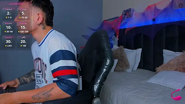 Snapshot of Thomas_moon chatting on October 2025 01:00:02 PM Thomas moon online show from October 2025 01:00:02 PM