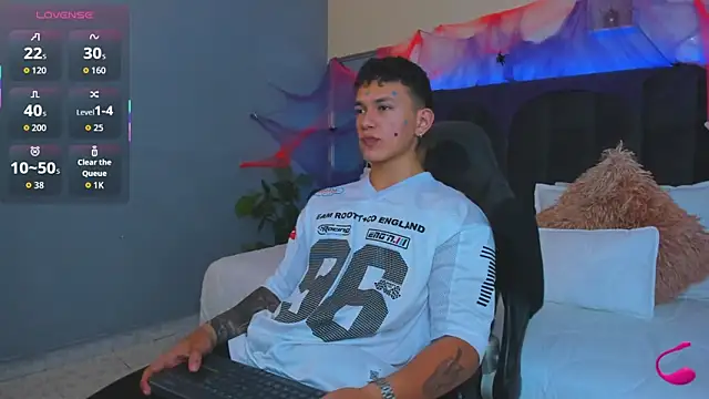 Snapshot of Thomas_moon chatting on October 2025 01:03:02 PM Thomas moon online show from October 2025 01:03:02 PM