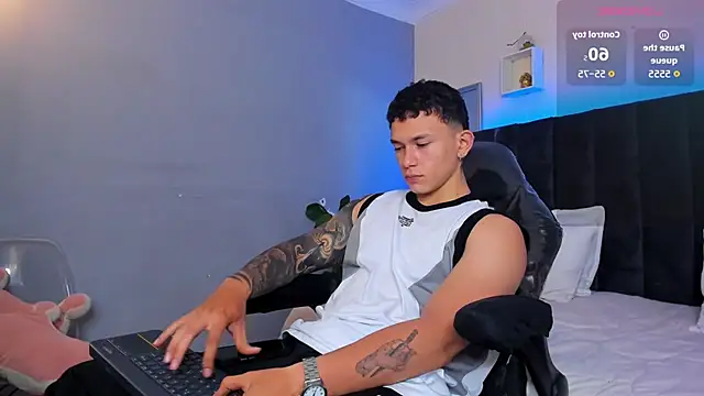 Snapshot of Thomas_moon chatting on November 2025 11:31:01 AM Thomas moon online show from November 2025 11:31:01 AM