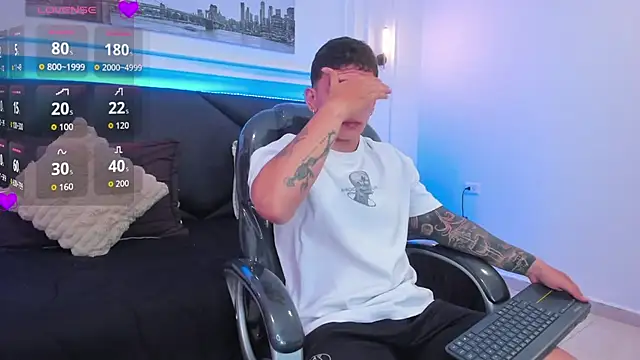 Snapshot of Thomas_moon chatting on November 2025 11:43:02 AM Thomas moon online show from November 2025 11:43:02 AM