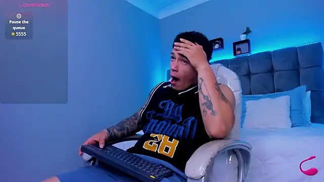 Snapshot of Thomas_moon chatting on November 2025 12:52:01 PM Thomas moon online show from November 2025 12:52:01 PM