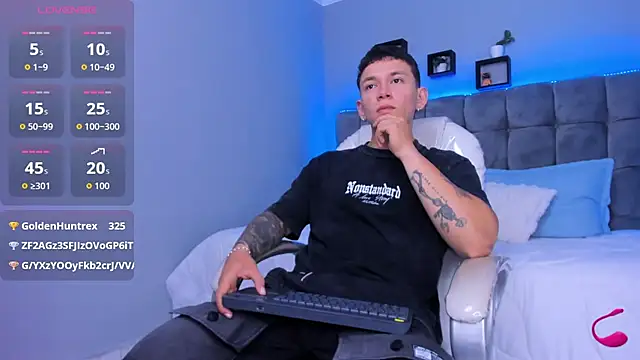 Snapshot of Thomas_moon chatting on January 2026 01:02:01 PM Thomas moon online show from January 2026 01:02:01 PM