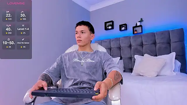 Snapshot of Thomas_moon chatting on January 2026 01:24:02 PM Thomas moon online show from January 2026 01:24:02 PM