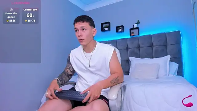 Snapshot of Thomas_moon chatting on January 2026 08:25:02 PM Thomas moon online show from January 2026 08:25:02 PM