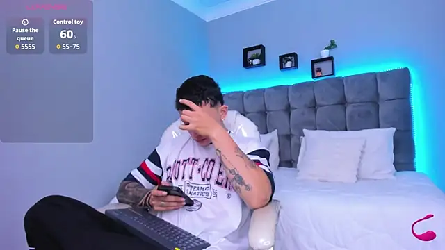 Snapshot of Thomas_moon chatting on January 2026 12:54:01 PM Thomas moon online show from January 2026 12:54:01 PM