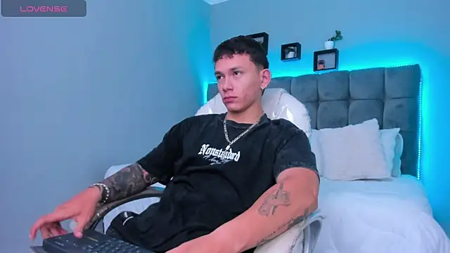 Snapshot of Thomas_moon chatting on February 2026 12:37:01 PM Thomas moon online show from February 2026 12:37:01 PM