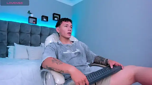 Snapshot of Thomas_moon chatting on February 2026 12:21:01 PM Thomas moon online show from February 2026 12:21:01 PM