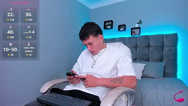 Snapshot of Thomas_moon chatting on February 2026 12:10:01 PM Thomas moon online show from February 2026 12:10:01 PM