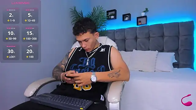 Snapshot of Thomas_moon chatting on February 2026 12:12:01 PM Thomas moon online show from February 2026 12:12:01 PM