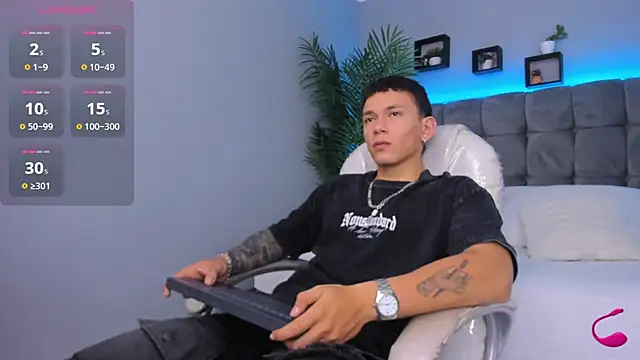 Snapshot of Thomas_moon chatting on February 2026 01:18:01 PM Thomas moon online show from February 2026 01:18:01 PM