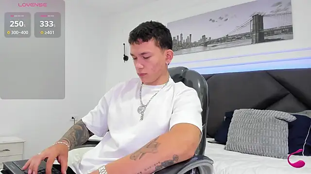 Snapshot of Thomas_moon chatting on February 2026 01:40:02 PM Thomas moon online show from February 2026 01:40:02 PM