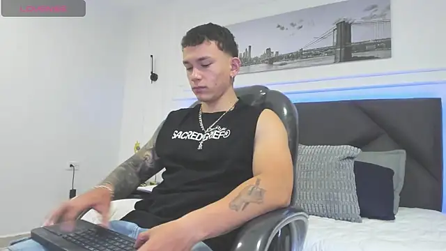 Snapshot of Thomas_moon chatting on February 2026 01:11:01 PM Thomas moon online show from February 2026 01:11:01 PM