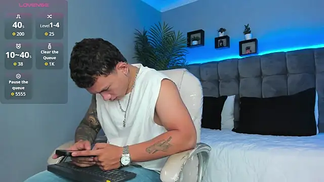 Thomas moon online show from April 2026 01:48:02 PM