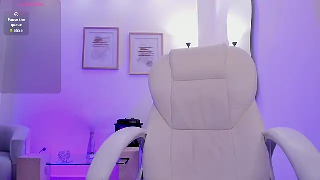 Karliie kloss  online show from September 2025 03:00:02 AM