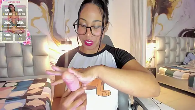 Elowen Clark online show from September 2025 08:23:01 PM