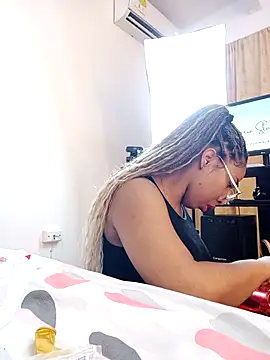 Elowen Clark online show from February 2026 07:21:01 PM