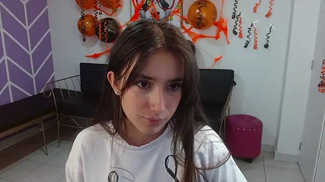 Adhara Kitten online show from October 2025 01:01:02 PM