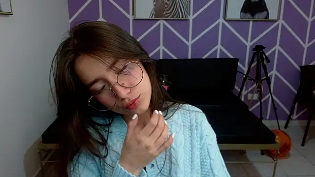 Adhara Kitten online show from November 2025 01:11:02 PM