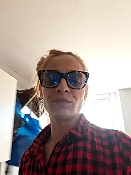 Snapshot of aellabeyonce chatting on April 2026 03:13:01 PM aellabeyonce online show from April 2026 03:13:01 PM
