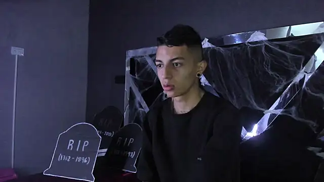 NickandAbby  online show from October 2025 12:13:02 PM