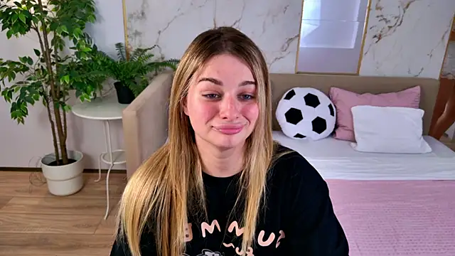 SweetyLicky online show from July 2026 04:13:01 PM