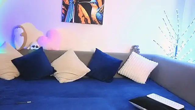 Bella Hillss online show from March 2026 08:01:01 PM