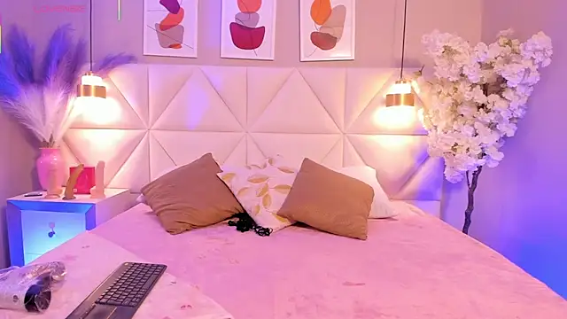 Snapshot of Viollet_xoxo chatting on October 2025 03:29:02 AM Viollet xoxo online show from October 2025 03:29:02 AM