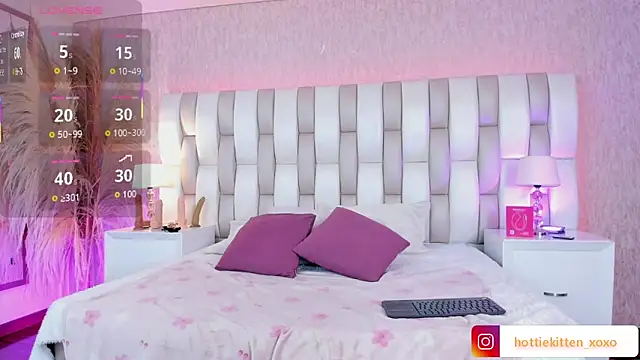 Snapshot of Viollet_xoxo chatting on February 2026 08:04:02 PM Viollet xoxo online show from February 2026 08:04:02 PM