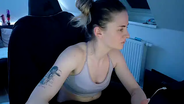 Melly4You online show from April 2026 09:28:01 PM