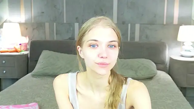 4example Chloe online show from April 2026 05:49:01 AM