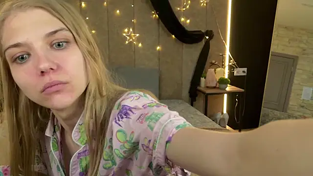 Snapshot of 4example_Chloe chatting on April 2026 05:21:01 AM 4example Chloe online show from April 2026 05:21:01 AM