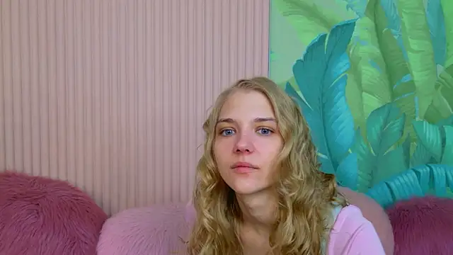 Snapshot of 4example_Chloe chatting on April 2026 05:32:02 AM 4example Chloe online show from April 2026 05:32:02 AM