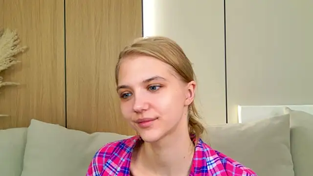 Snapshot of 4example_Chloe chatting on May 2026 05:35:02 AM 4example Chloe online show from May 2026 05:35:02 AM
