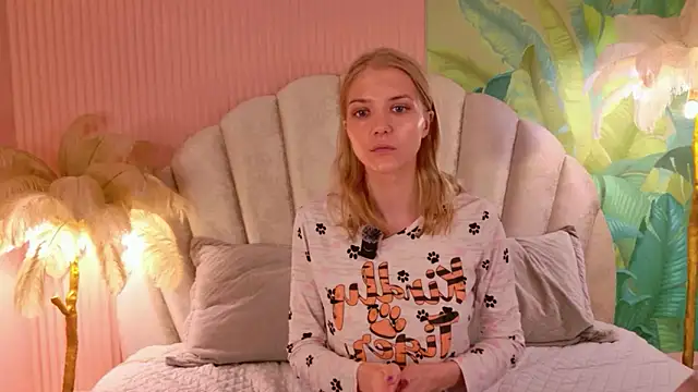 4example Chloe online show from June 2026 05:39:01 AM