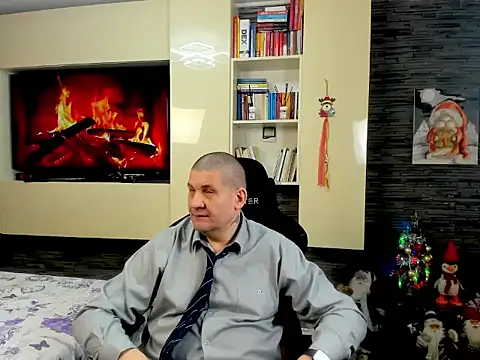 SpartacusDaddy48 online show from February 2026 04:18:01 PM