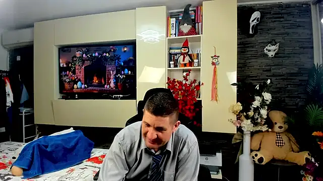 SpartacusDaddy48 online show from April 2026 05:57:01 PM