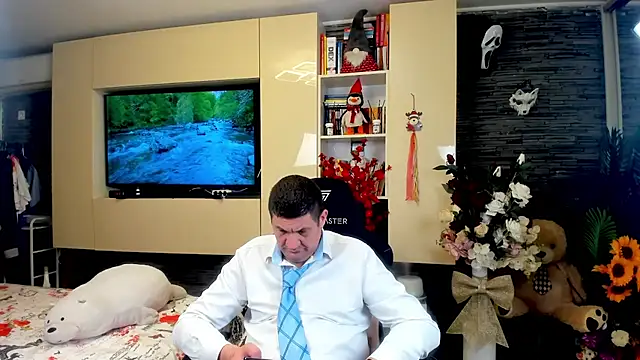 SpartacusDaddy48 online show from April 2026 10:45:02 PM