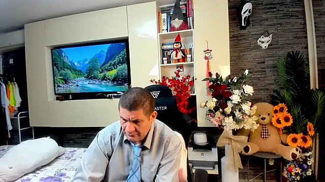 Snapshot of SpartacusDaddy48 chatting on May 2026 04:07:02 AM SpartacusDaddy48 online show from May 2026 04:07:02 AM
