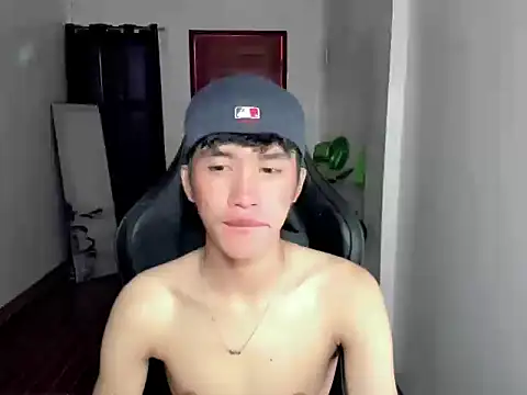 Snapshot of twinksexy09 chatting on November 2025 10:21:01 PM twinksexy09 online show from November 2025 10:21:01 PM