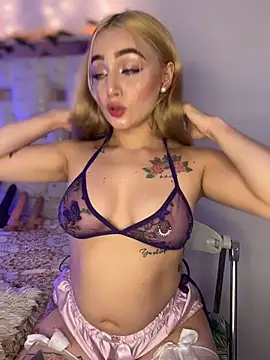 Snapshot of Sara_Sophia420 chatting on May 2026 06:33:01 AM Sara Sophia420 online show from May 2026 06:33:01 AM