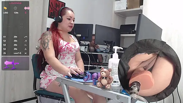 leidydi223 online show from November 2025 02:27:02 PM