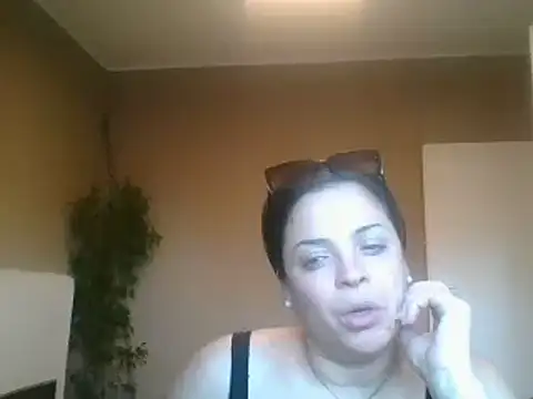 ITALIANASISIXX online show from June 2026 05:17:01 PM